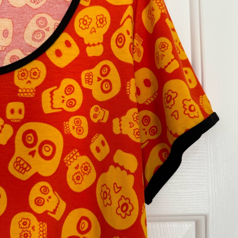 Lularoe Classic T Large‎ - Picture 2 of 3